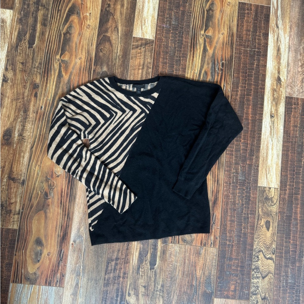 Saks Black and Tan Cashmere Sweater